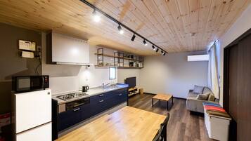 Fridge, microwave, stovetop, cookware/dishes/utensils