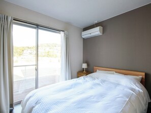 2 soverom, skrivebord, strykejern/-brett og wi-fi (inkludert)