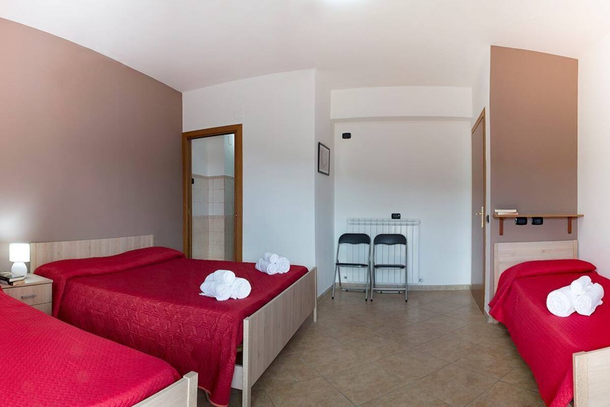 Desk, soundproofing, free cots/infant beds, rollaway beds