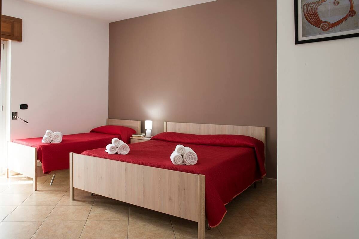 Desk, soundproofing, free cots/infant beds, rollaway beds