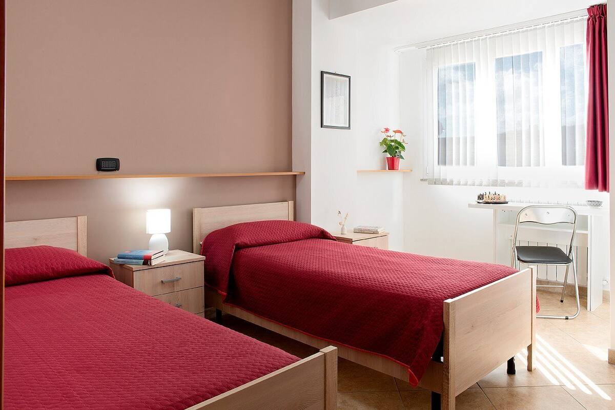 Desk, soundproofing, free cots/infant beds, rollaway beds