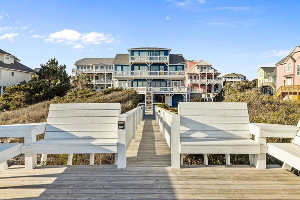 Terrace/patio - Oceanview duplex, direct beach access and community pool in Spinnaker’s Reach (Emerald Isle)