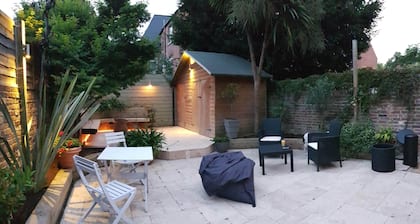 Bright, airy & spacious room. Centrally located