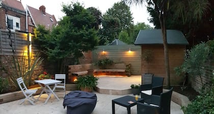 Chambre lumineuse, aérée et spacieuse. Situé au centre