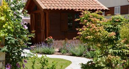 In the town of Navacerrada, steps from the center, the lake and trails of the mountains