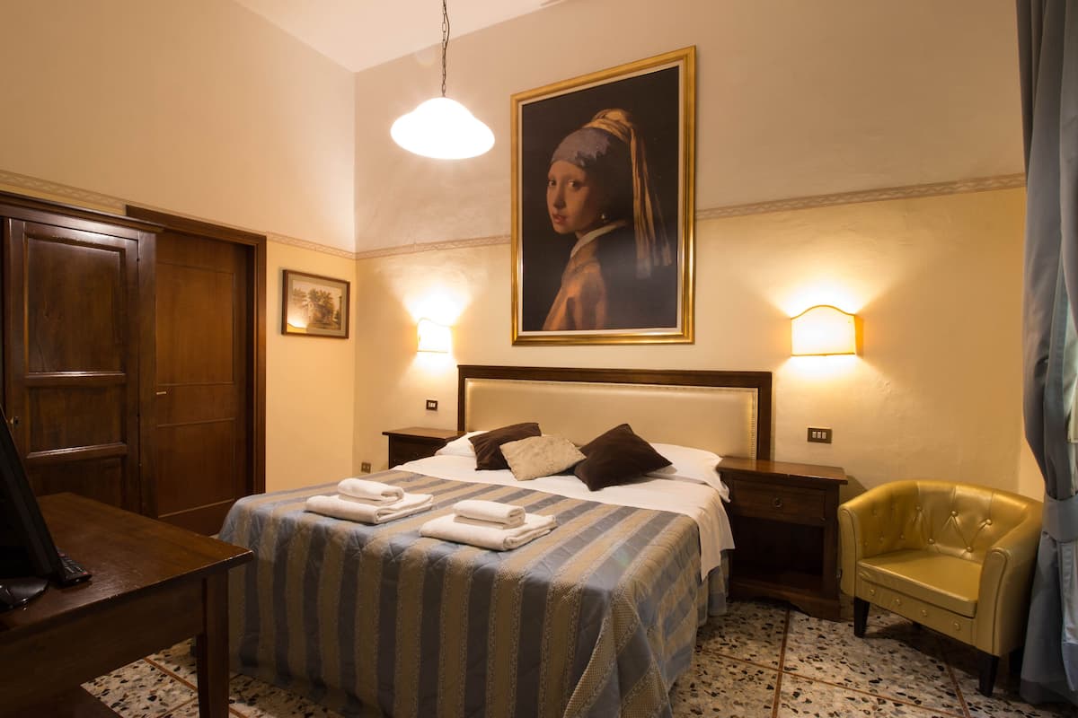 Basic-Doppel- oder -Zweibettzimmer