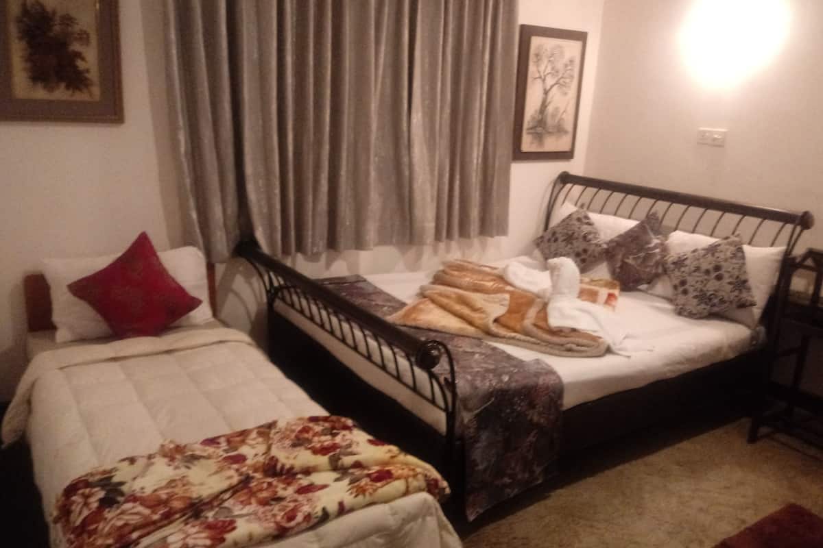 Kamar Quadruple Deluks (Room No 3) | Didekorasi berbeda-beda dan dilengkapi dengan perabotan berbeda-beda