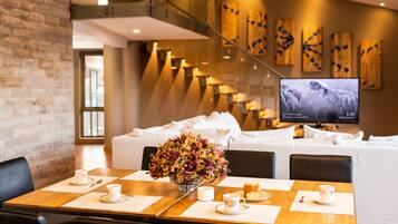 Penthouse | Dining room