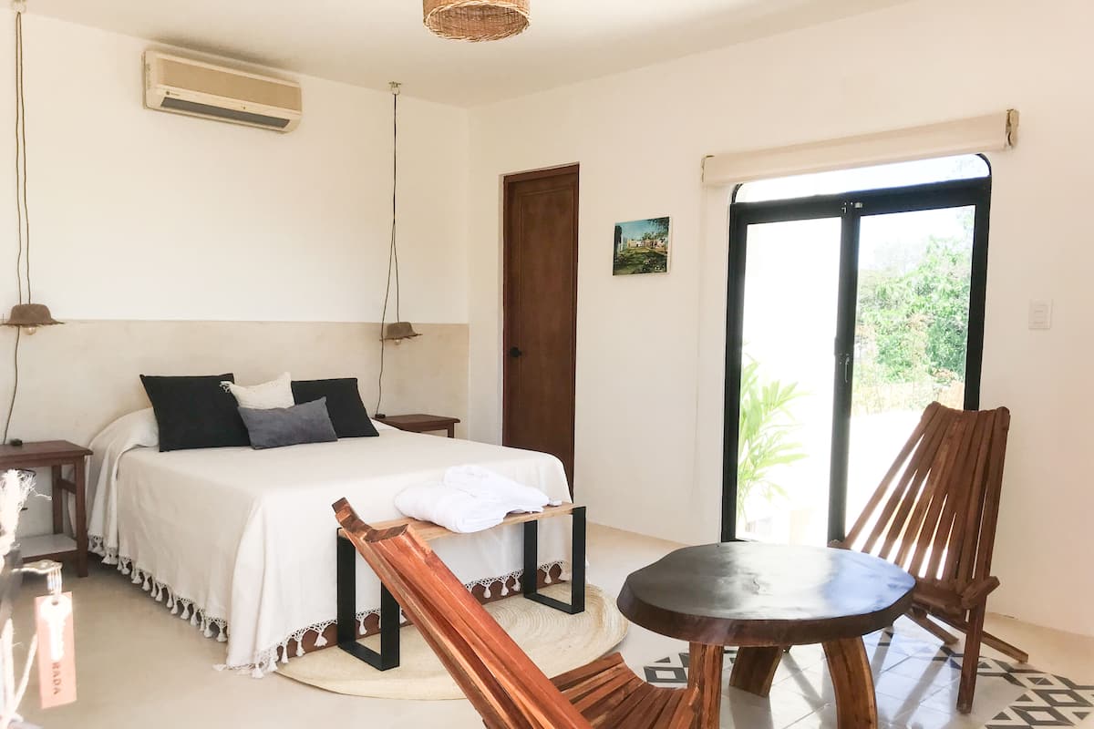 Deluxe Double Room, 1 Queen Bed | In-room safe, blackout drapes, WiFi (free)