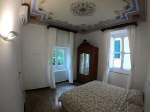 3 Schlafzimmer, Schreibtisch, Bügeleisen/Bügelbrett, WLAN