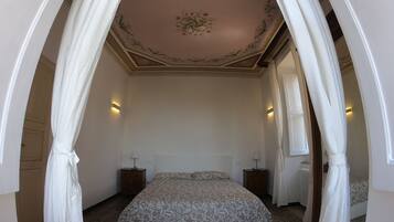 3 bedrooms, desk, iron/ironing board, WiFi