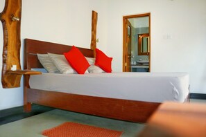 Quarto casal luxo | Roupas de cama premium, cofres nos quartos, individualmente decorados