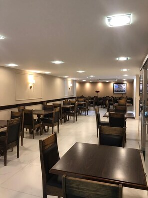 Free daily buffet breakfast  - Piacentini Palace Hotel (Campo Mourao)