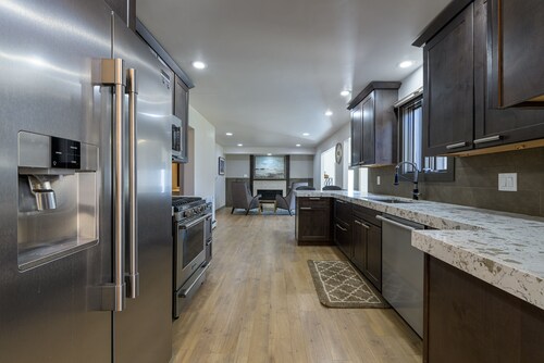 Cool Pad on 8th! Great location! NO EXTRA FEES!!!