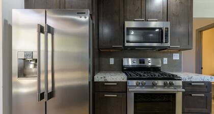 Cool Pad on 8th! Great location! NO EXTRA FEES!!!
