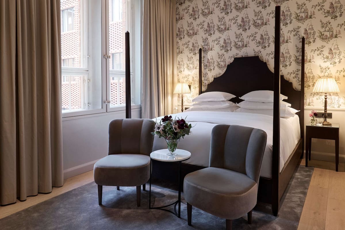 deluxe room | premium bedding, down duvets, pillow-top beds, minibar