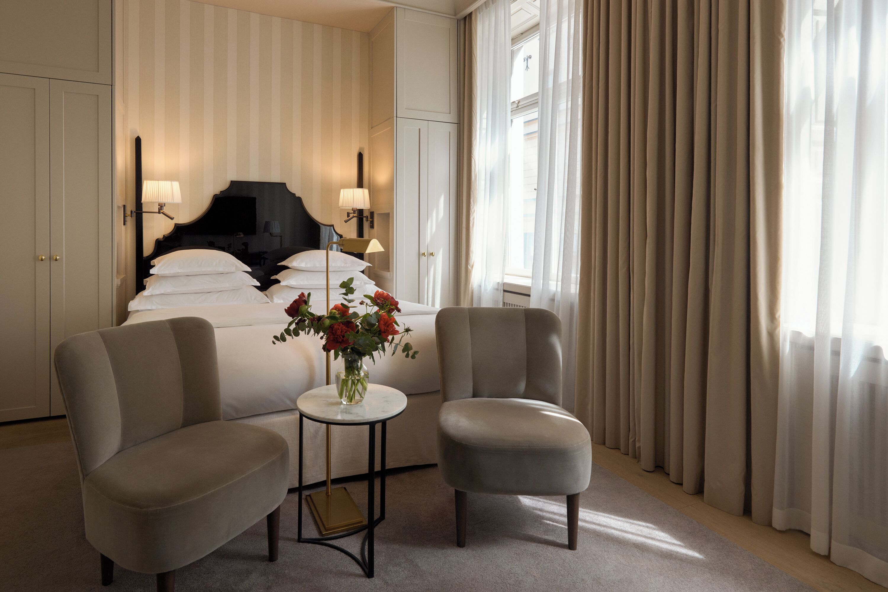 Deluxe kamer | Luxe beddengoed, donsdekens, pillowtop-bedden, een minibar