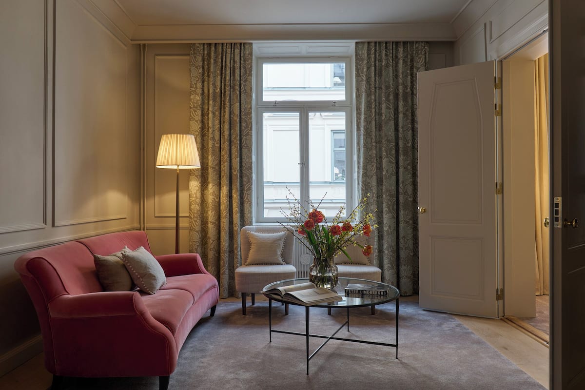 Master Suite | Street view