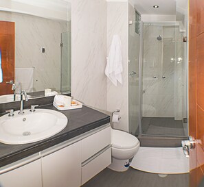 Traditional-Apartment | Waschbecken im Bad