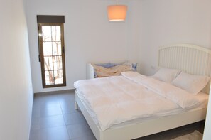 2 bedrooms, in-room safe, iron/ironing board, free WiFi