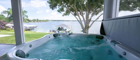 Outdoor spa tub
