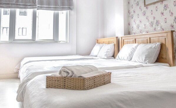 Phòng dành cho gia đình | Minibar, bàn, màn/rèm cản sáng, bàn ủi/dụng cụ ủi quần áo