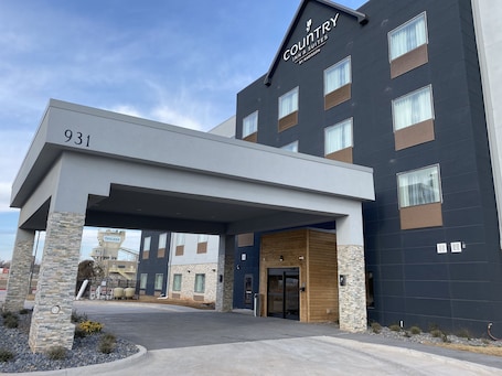 Front of property. Country Inn & Suites by Radisson, Oklahoma City-Bricktown, OK