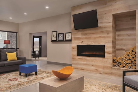 Lobby. Country Inn & Suites by Radisson, Oklahoma City-Bricktown, OK