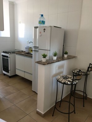 Microwave, coffee/tea maker, cookware/dishes/utensils, dining tables