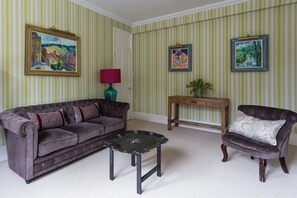 Apartment (2 Bedrooms) | Living area