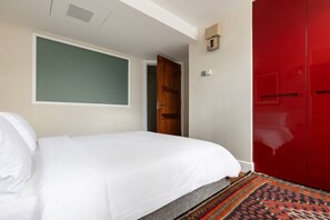 Apartment (3 Bedrooms) | 3 bedrooms, individually decorated, individually furnished, desk - Hans Place II by Onefinestay (London)