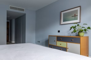 Apartment (3 Bedrooms) | 3 bedrooms, individually decorated, individually furnished, desk