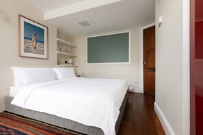 Apartment (3 Bedrooms) | 3 bedrooms, individually decorated, individually furnished, desk - Hans Place II by Onefinestay (London)