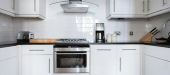 Clanricarde Gardens II by Onefinestay