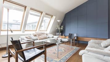 Departamento (2 Bedrooms) | Área de sala de estar | Televisión