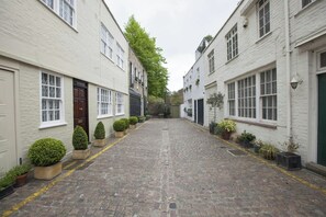 Property grounds - Ossington Street by Onefinestay (London)