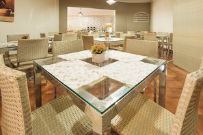 Tägliches inbegriffenes Frühstücksbuffet