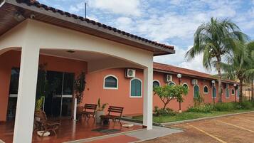 Fachada da propriedade