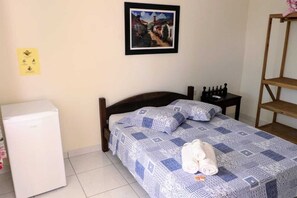 Habitación doble estándar | Minibar, cortinas blackout, tabla de planchar con plancha y wifi gratis 