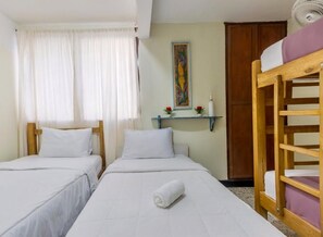 Chambre Quadruple | Wi-Fi gratuit, draps fournis