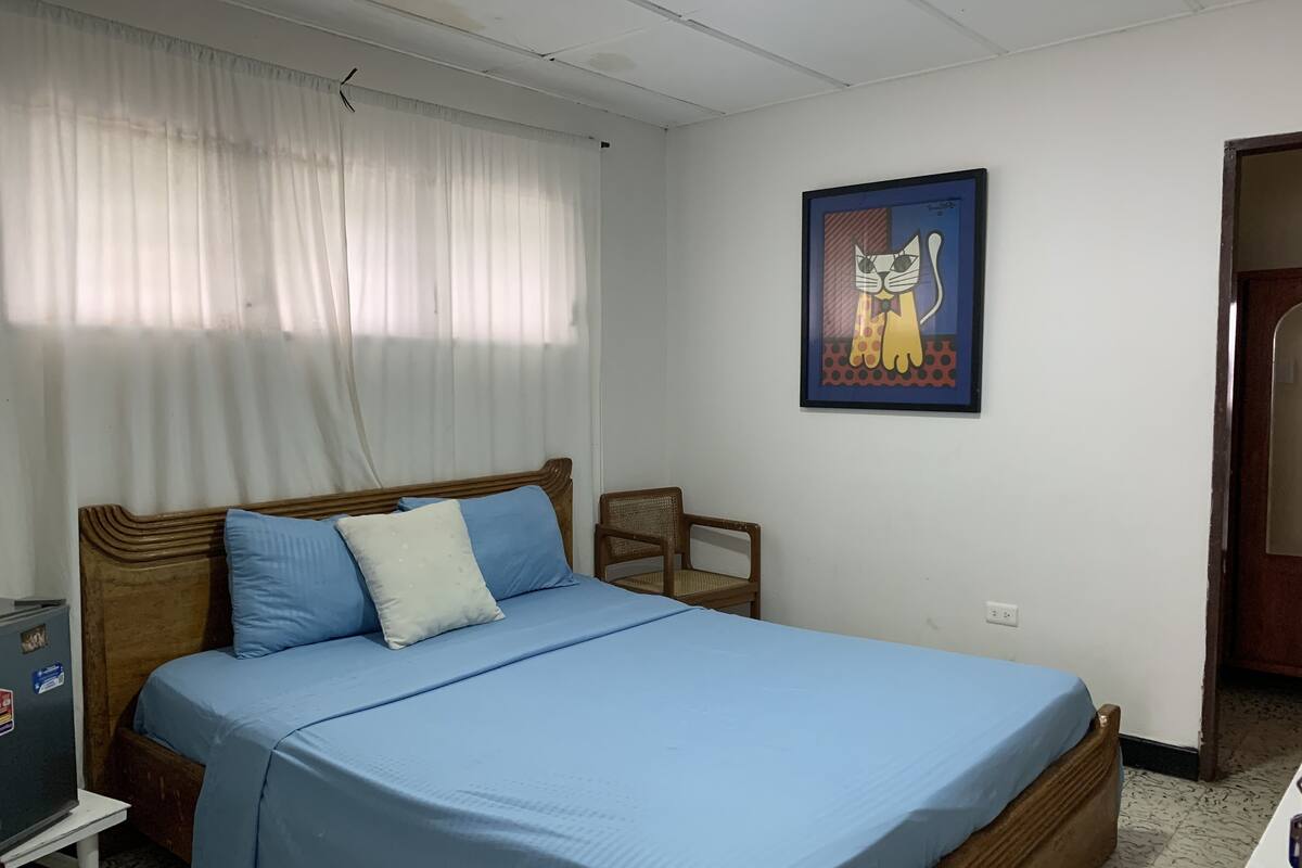 WiFi (free), bed sheets