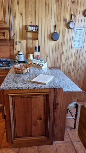 Microwave, oven, stovetop, coffee/tea maker