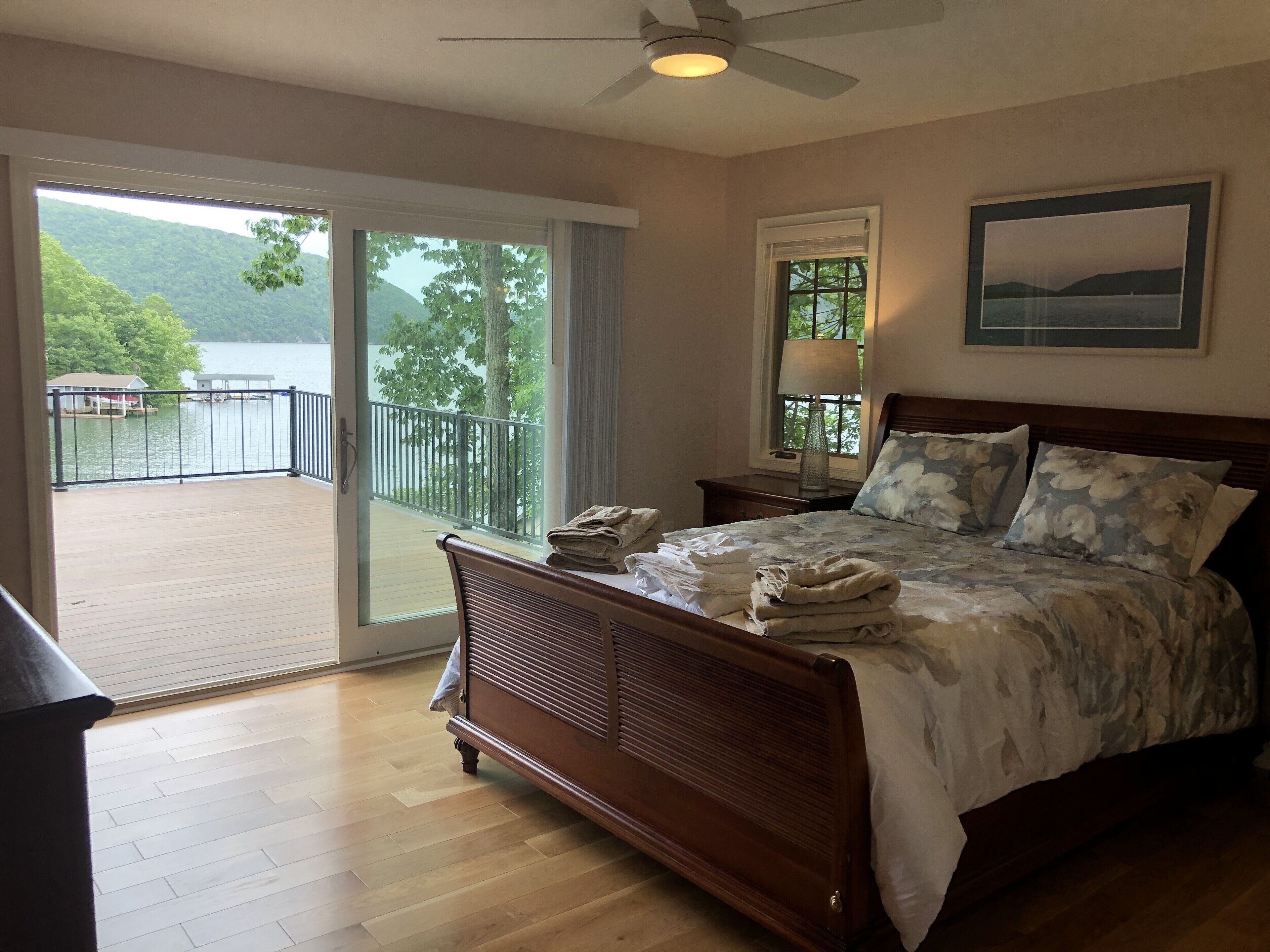 5 chambres, fer et planche à repasser, Wi-Fi, draps fournis