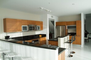 Dishwasher, cookware/dishes/utensils