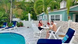 Outdoor pool - Largo Frank`s Key West Experience (Wilton Manors)