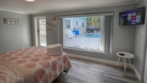 1 bedroom, desk, WiFi (free) - Largo Frank`s Key West Experience (Wilton Manors)