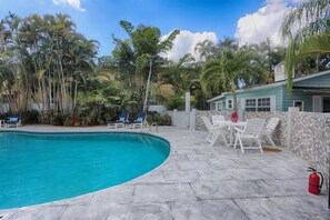 Outdoor pool, a heated pool - El Chico Frank`s Key West Experience (Wilton Manors)