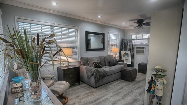 Living room - Boca Chica Frank`s Key West Experience (Wilton Manors)