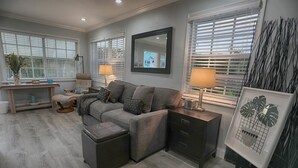 House | Living room - Boca Chica Frank`s Key West Experience (Wilton Manors)
