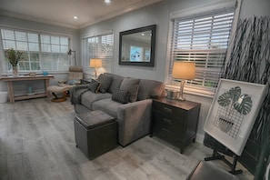 House | Living room | TV, Netflix, streaming services